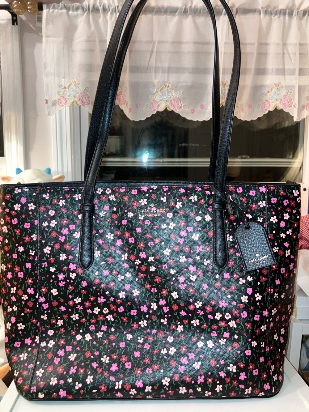 Kate Spade-NEW Tote. 12x15 Black Floral Small Pink & White Flower Tote 3 Pockets